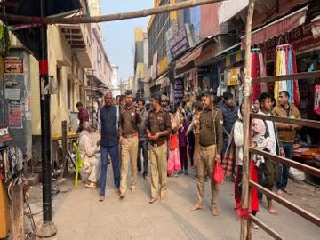 Banke Bihari temple crowd 